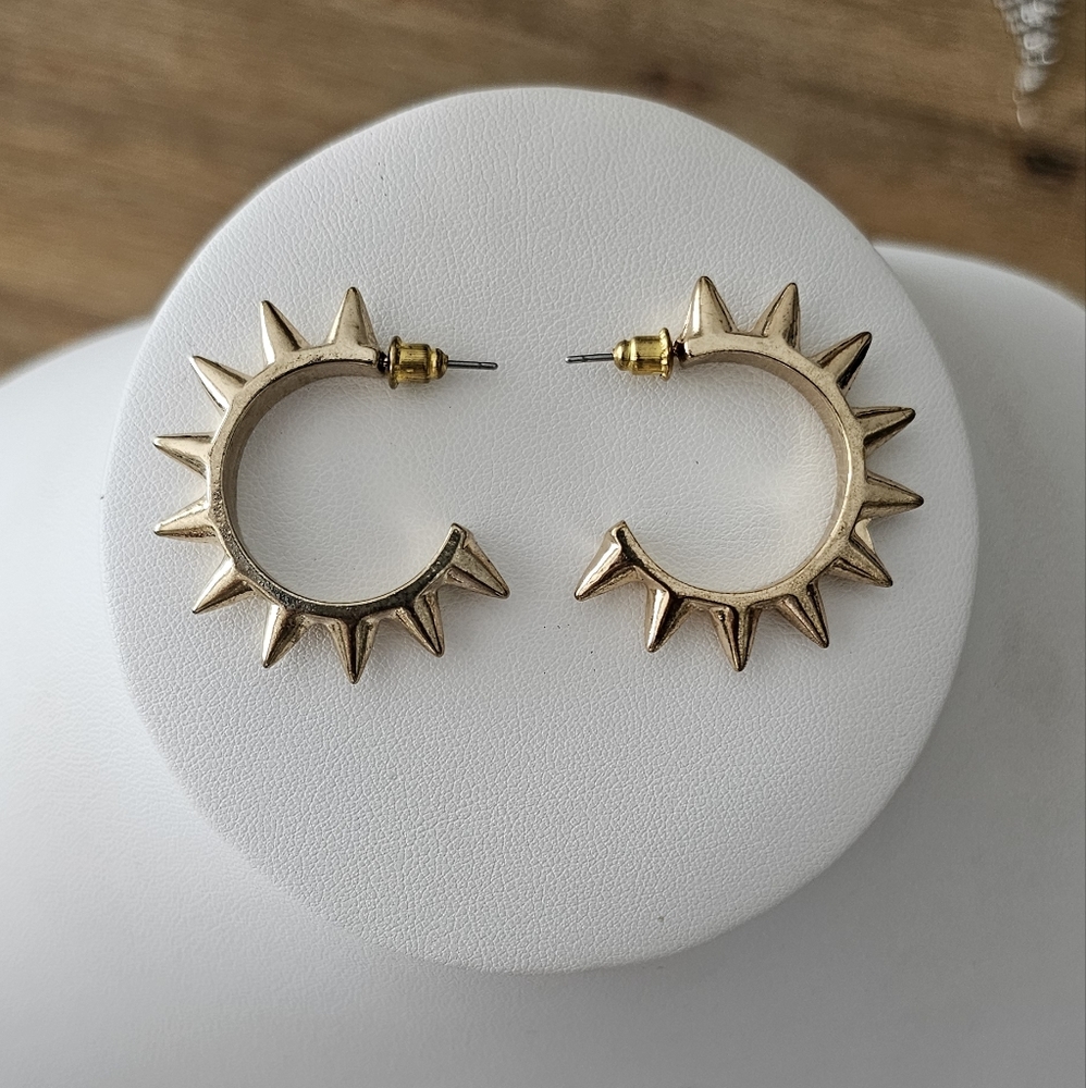 Vintage & Unique Gold Tone Hoop Earrings. - Picture 2 of 7